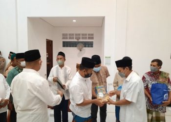 Bupati Banyumas Achmad Husein Pantau Tarawih Di Masjid Al-Amanah Desa Kanding