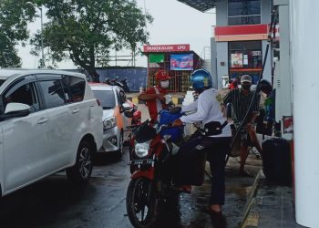 SPBU Pertamina 31.41201 Ciasem Diduga Kerap Jual BBM ke Pembeli Gunakan Jerigen ?
