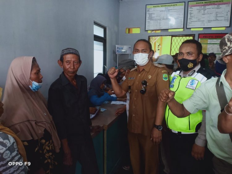 Desa Mandalawangi Kerjasam Dengan Puskesman Bagikan BPNT Sekaligus Vasinasi