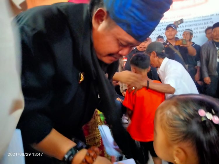 Keluarga Besar Abah TB Agus Kumpai Memperingati Haolan ABAH TB NALI JAMBRONG ke -13, Sekailigus Lakukan Santunan Anak Yatim dan Duafa Serta bagi – bagi Takjil