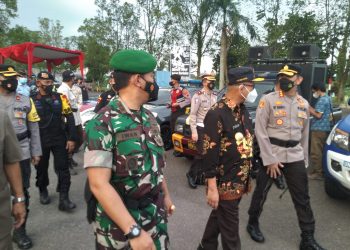 Bupati Husein Pimpin Apel Gelar Pasukan Operasi Ketupat Candi 2022 Polres Banyumas