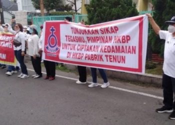 Jemaat HKBP Pabrik Tenun Demo di Kantor Distrik X Medan-Aceh, Minta Pdt Rumondang Diganti