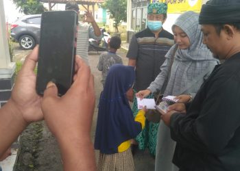 Camat Gandeng Kuwu se-Kecamatan Kapetakan Beri Santunan Ke Anak Yatim