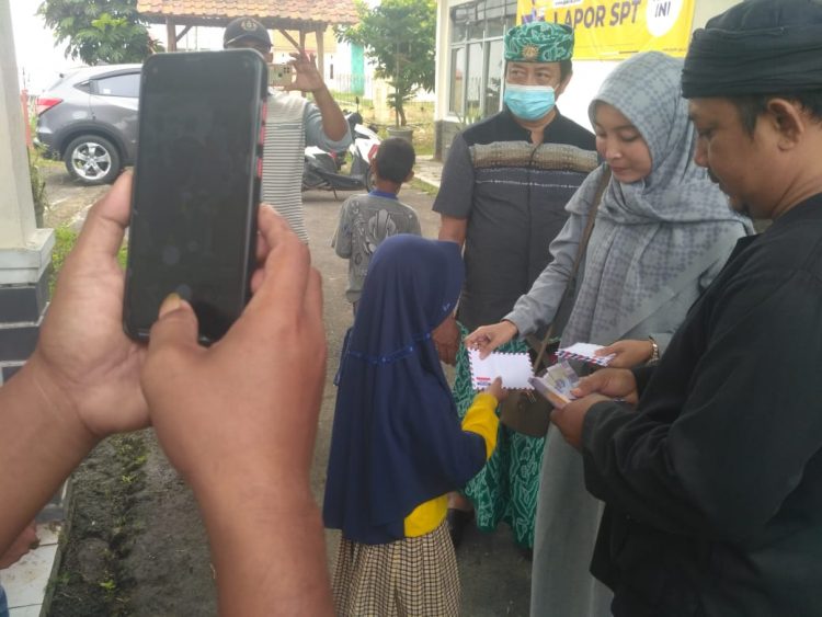 Camat Gandeng Kuwu se-Kecamatan Kapetakan Beri Santunan Ke Anak Yatim