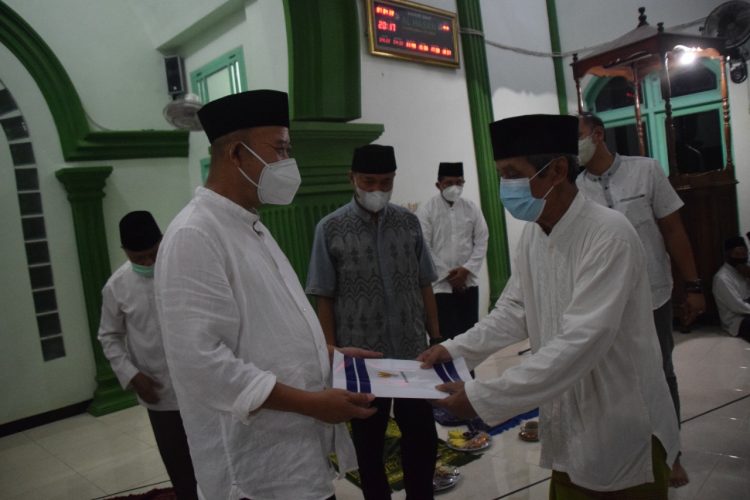 Bupati Banyumas Pantau Pelaksanaan Tarawih di Tujuh Titik