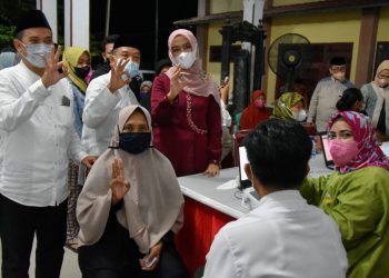 Safari Ramadan, Pemkab Cirebon Gelar Vaksinasi Gratis Minyak Goreng