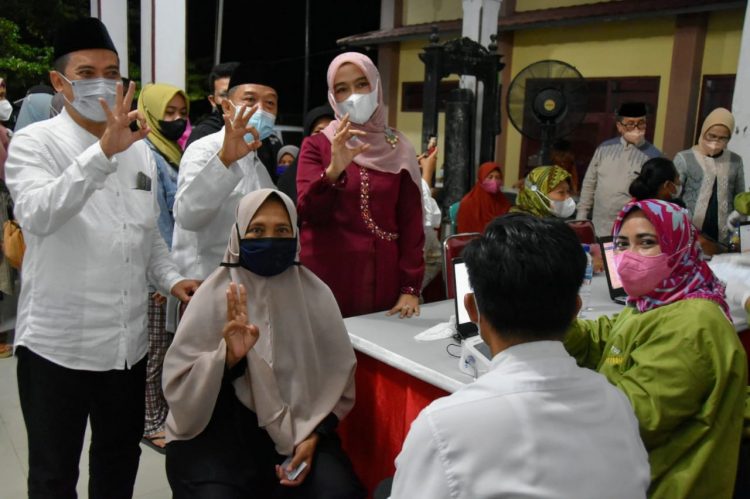 Safari Ramadan, Pemkab Cirebon Gelar Vaksinasi Gratis Minyak Goreng