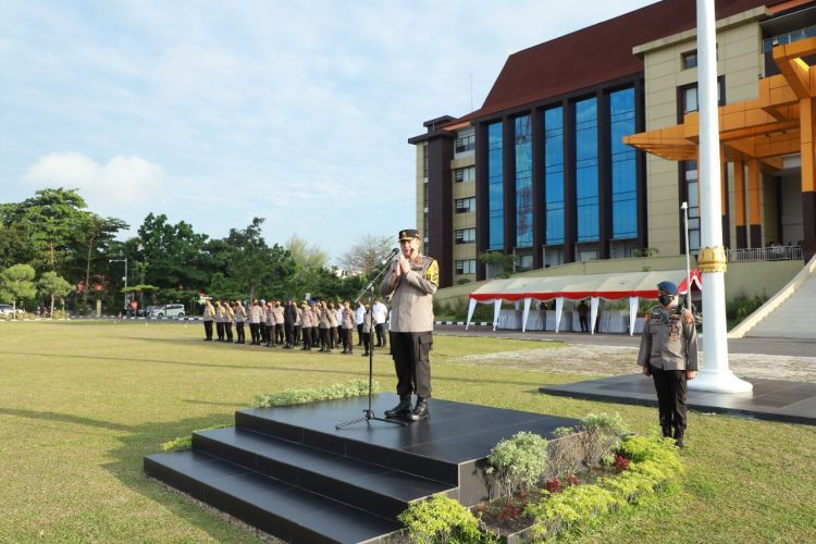 Kapolda Riau Irjen Moh Iqbal Pimpin Apel Perdana dan Gelar Halal Bihalal, Kembali Gelorakan Semangat “Together We Are Strong