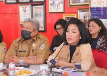 Sambut Baik Toba Fashion Week 2022 Ketua Derkanasda Taput Harapkan Perekonomian Pengrajin Tenun Ulos Turut Terangkat