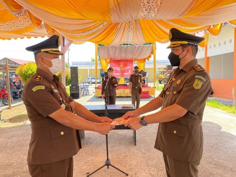 Lantik Kasi PB3R Kajari Rohil Yang Baru, Begini Arahan Kajari Yuliarni Appy “