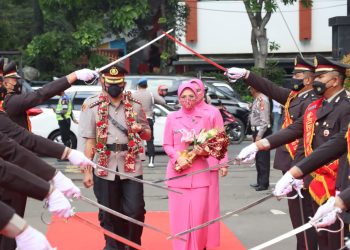 Resmi Jabat Kapolrestro Tangerang Kota, Kombes Pol Zain Dwi Nugroho Disambut Upacara Pedang Pora