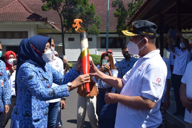 Obor Special Olympics Nasional Indonesia Tiba di Purwokerto