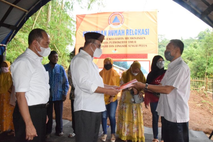 Bupati Husein Resmikan Rumah Relokasi Banjir dan Longsor