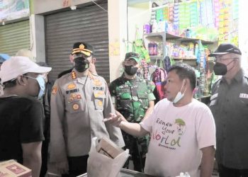 Sekda Banyumas bersama Forkompimda Pantau Distribusi Minyak Goreng Curah