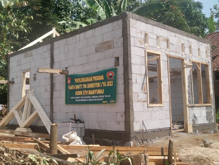 Dukung Giat TMMD, PD BPR BKK Purwokerto Rehab 2 Rumah