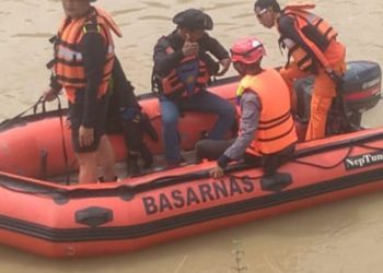 Asep Warga Bogor Terseret Arus Sungai Tarum Timur, Korban Belum Ditemukan