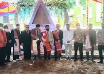 Wakil Bupati Toba Hadiri Pesta Adat Peresmian Tugu Raja Mangarobean Siagian