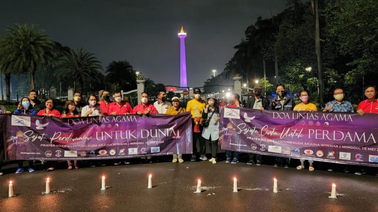 Malam Doa dan Nyalakan Lilin Perdamaian Bersama Lintas Ormas Nasrani