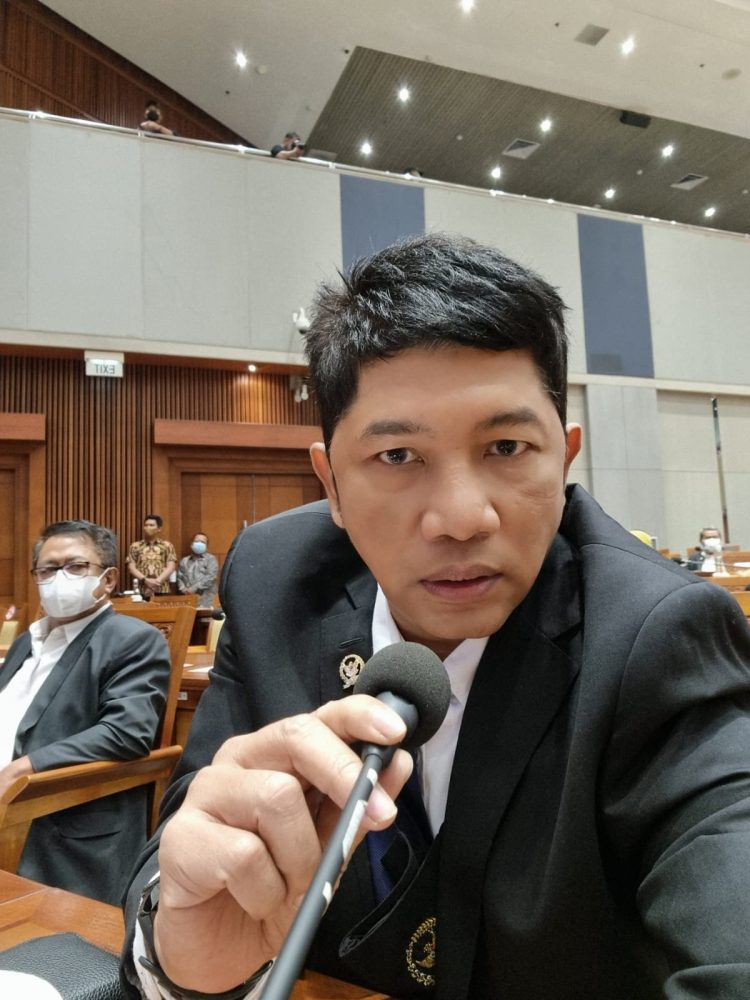 Belum Saatnya Kita Tambah Beban Rakyat Dengan Naiknya Tarif Dasar Listrik