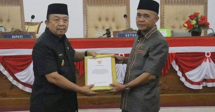 Laporan APBD 2021 Dibacakan Oleh Wakil Bupati, Pada Rapat Paripurna di DPRD Kabupaten Seluma