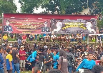 Peringati Hari Bayangkara ke 76, Polsek Baturraden Gelar Bhakti Kesehatan dan Nanggap Ebeg