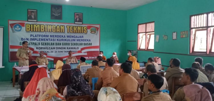 Kepala Sekolah dan Guru SD di Rawalo Ikuti Bimtek Implementasi Kurikulum Merdeka