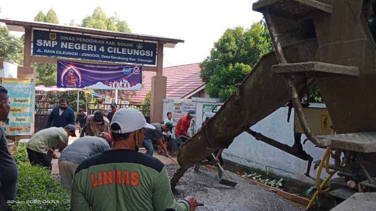 Pemdes Gandoang Betonisasi Akses Jalan Utama SMPN 4 Cileungsi, Sumber Dana Desa 2022