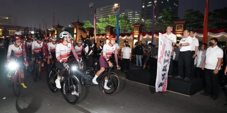Kapolri Lepas Pesepeda Yang Pecahkan Rekor MURI, Gowes Sejauh 508 Km