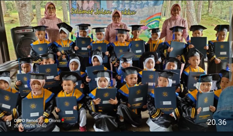 Perpisahan Dan Pentas Seni Kelompok Belajar PAUD Mahkota Begitu Meriah