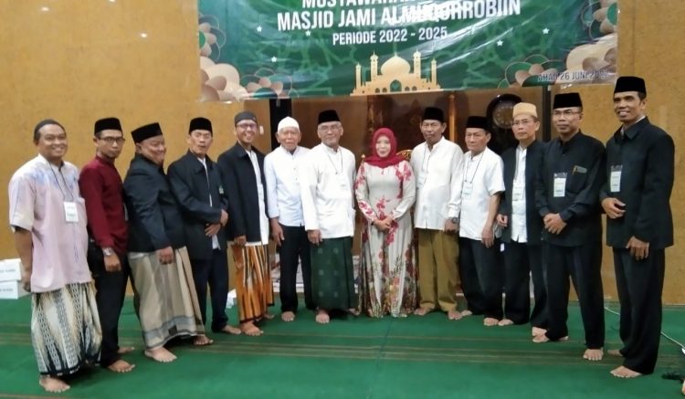 Ust. Sariat Terpilih Ketua DKM Masjid Jami Almuqorrobiin Periode 2022-2025