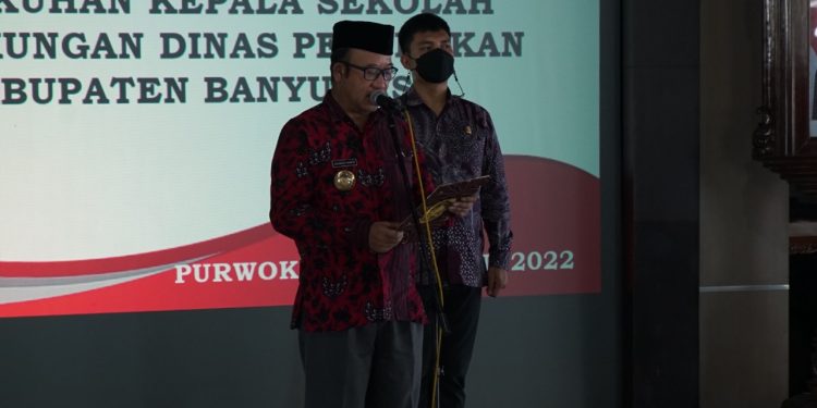 Bupati Banyumas Kukuhkan 30 Kepala Sekolah SD dan SMP