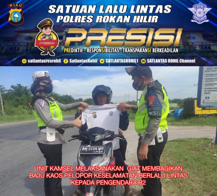 Satlantas Polres Rohil Bagikan 5 Helm SNI dan 5 Kaos Pelopor ke Pengendara