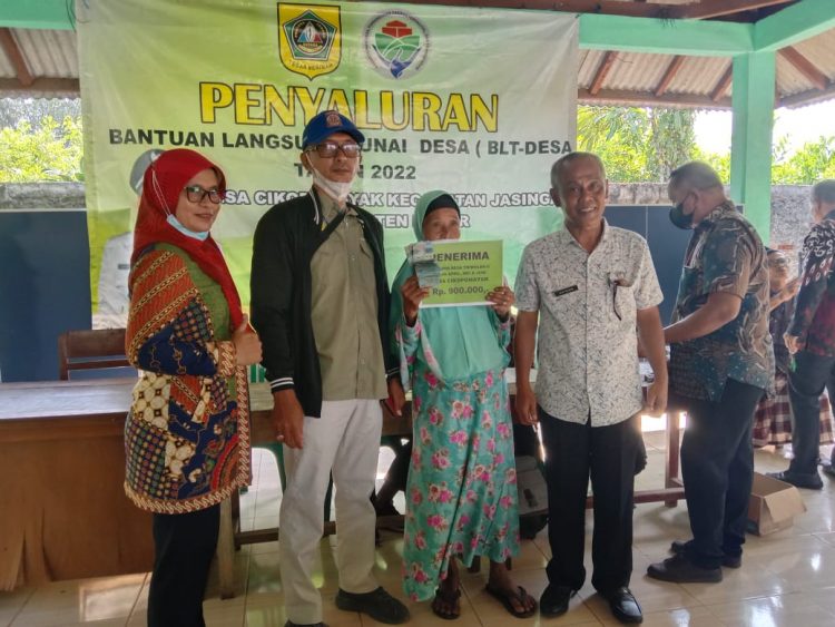 Pemdes Cikopomayak Salurkan BLT DD Tahap 2 Tahun 2022 ke 138 KPM