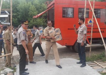 BPBD Salurkan Logistik Korban Angin Puting Beliung di Desa Tanjung Pasir
