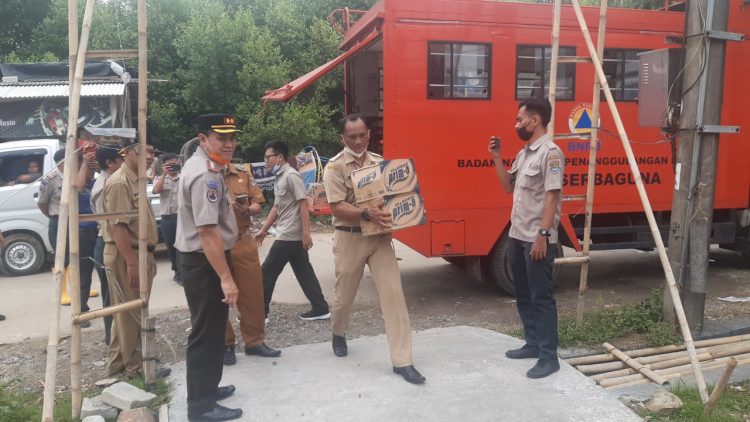 BPBD Salurkan Logistik Korban Angin Puting Beliung di Desa Tanjung Pasir