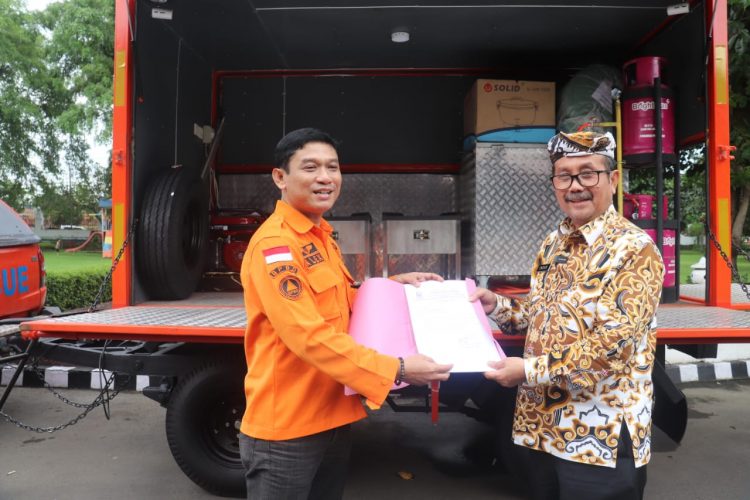 BPBD Kabupaten Cirebon Terima Trailer Dapur Keliling BNPB