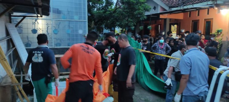 Pramuka Peduli Kwarcab Banyumas Evakuasi Jenazah