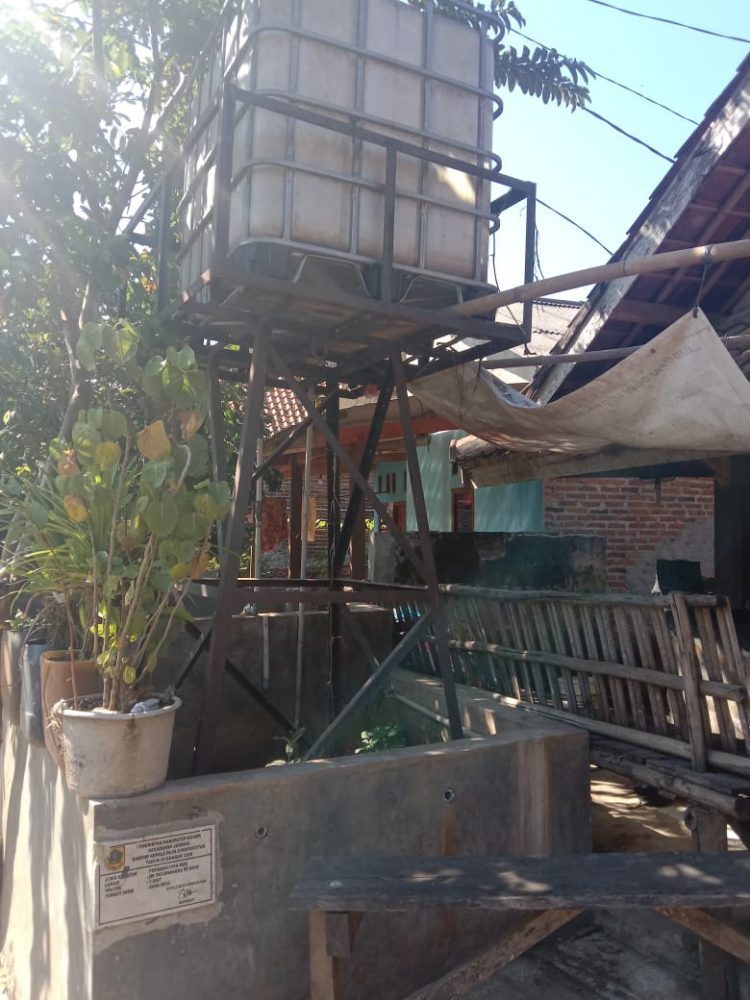 Fasilitas Sarana Air Bersih Desa Cikopomayak Terbengkalai