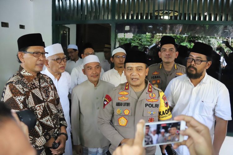 Kapolda Jateng Silaturahmi Alim Ulama Rembang di Kediaman Gus Mus