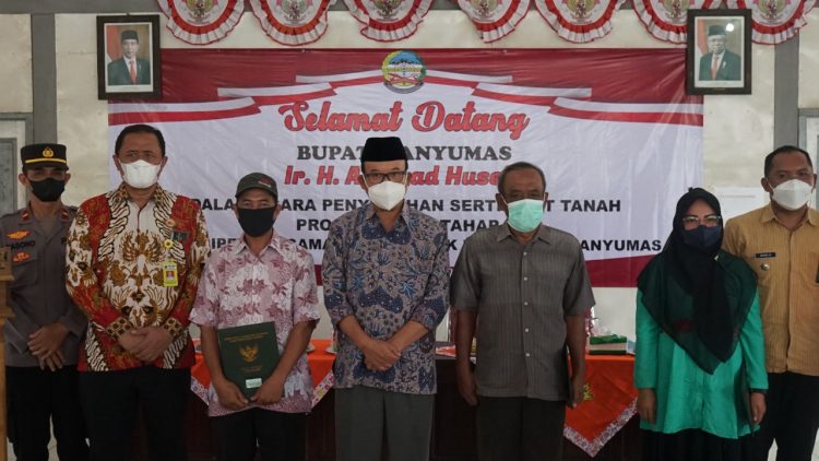 Ratusan Warga Cipete Terima Sertifikat Tanah