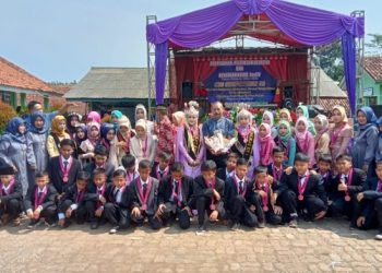 45 Siswa/i Kelas VI SDN Cikopomayak 03 Jasinga Tahun Ajaran 2021-2022 Dilepas, Dibalut Ekspresikan Jiwa Seni & Dangdut Gratis