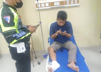 Satlantas Polresta Serang Kota Evakuasi Korban Kecelakaan Beruntun