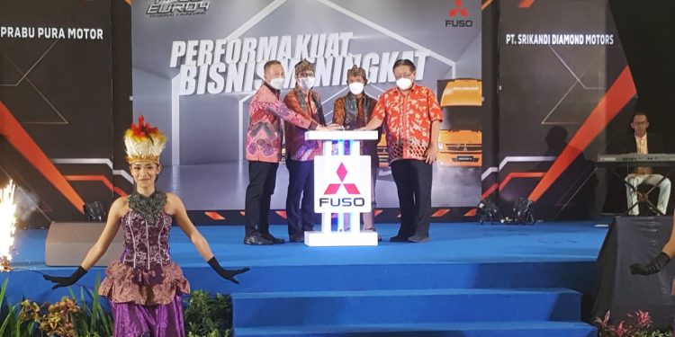 PT. Srikandi Diamond Motor Bekerja Sama Dengan PT. Krama Yudha Tiga Berlian Motors, Adakan “Acara Launching Regional Euro4”