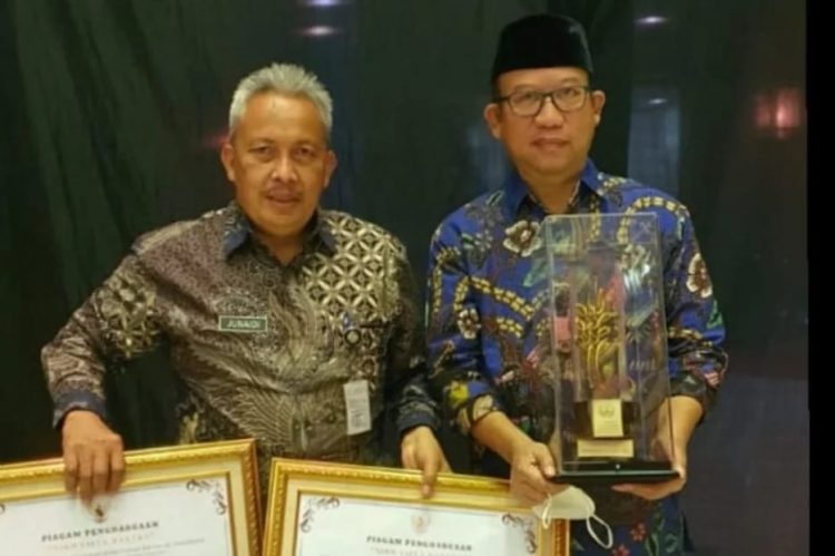 Bupati Banyumas Terima Anugerah Penghargaan Nirwasita Tantra