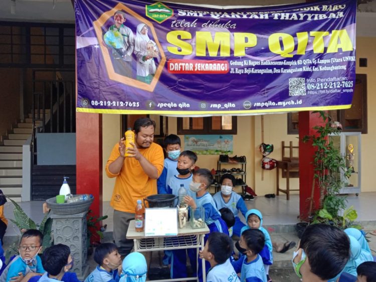 SMP QITA Olah Limbah Organik Menjadi Pupuk Cair POCITA
