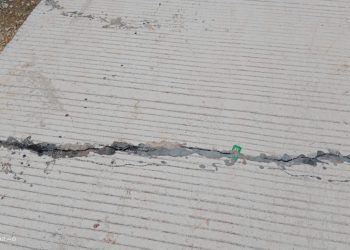 Proyek Dinas PUPR Kabupaten Bogor Rp. 2.961 M, Peningkatan Jalan Tunggilis-Situsari Baru Dikerjakan Sudah Retak dan Patah – patah, Diduga Tabrak RAB, Ini Kontraktor nya !