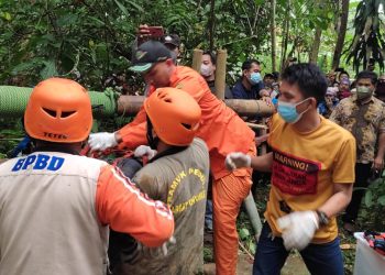 Pramuka Peduli Banyumas Evakuasi Mayat Dalam Sumur