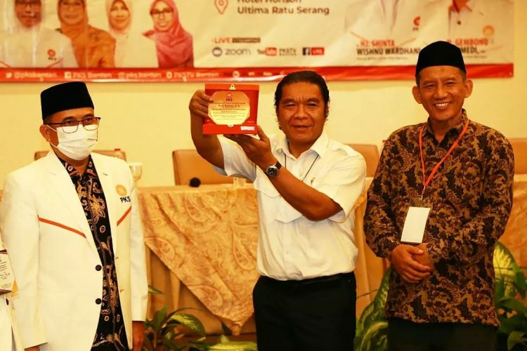Pj Gubernur Banten Ajak Kaum Remaja Berfikir Global dan Melek Teknologi