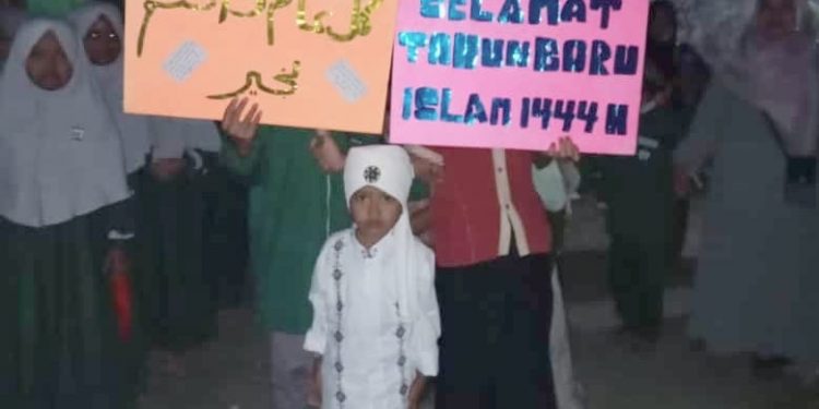 Sambut 1 Muharam, Pengajian Mahad AL-Musawa Gelar Pawai Obor Keliling Kampung