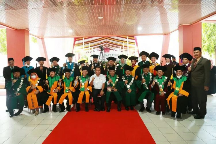 Pj Gubernur Al Muktabar Sampaikan Orasi Ilmiah Pada Wisuda UIN SMH Banten